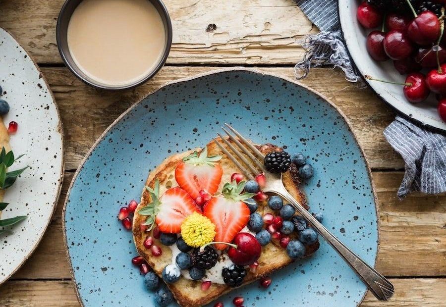 Почему нужно плотно завтракать?